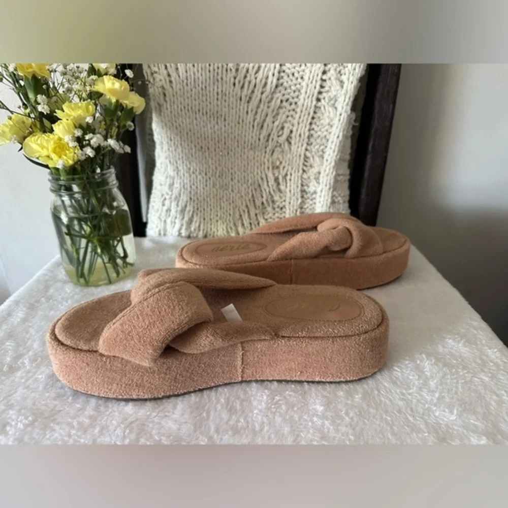 NWT Aerie Tan Shoes with Platform Sole